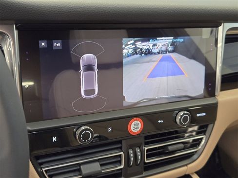Used 2025 Porsche Macan image 23