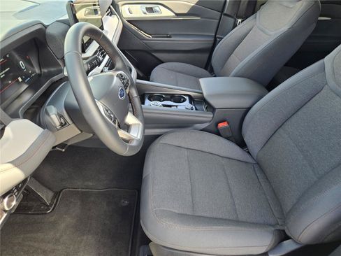 Used 2026 Ford Explorer Active RWD image 13