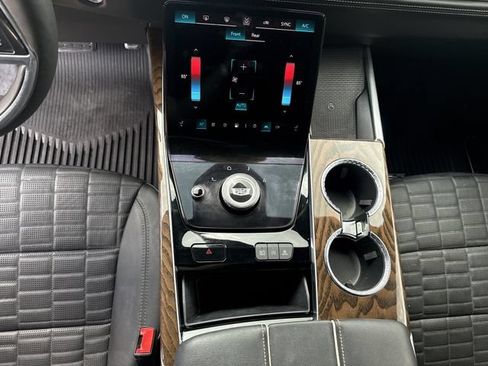 Used 2025 Cadillac Escalade Sport Platinum w/ LPO, Floor Liner Package AWD/4WD image 18