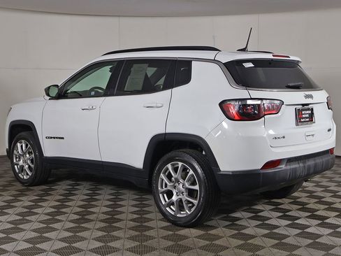 Used 2022 Jeep Compass Latitude AWD/4WD image 6