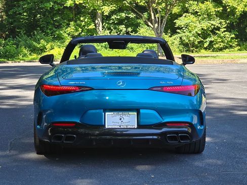 Used 2022 Mercedes-Benz SL 55 AMG 4MATIC w/ Driver Assistance Package image 5