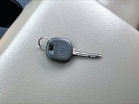 Used 2017 Toyota Sequoia Limited w/ Safety & Convenience Package AWD/4WD image 15