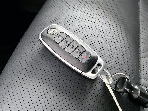 Certified 2025 Nissan Rogue Platinum w/ Platinum Premium Package image 13