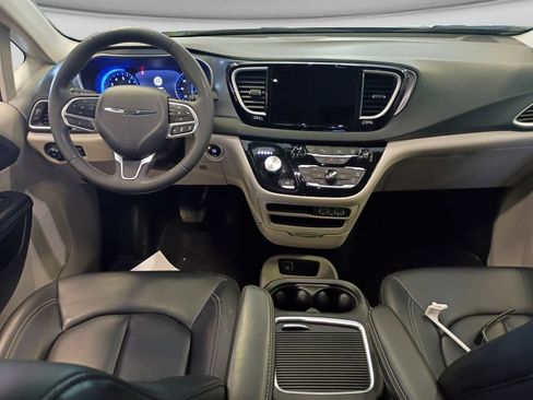 Used 2023 Chrysler Pacifica Touring-L FWD image 23