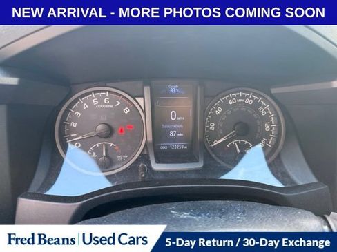 Used 2018 Toyota Tacoma TRD Sport AWD/4WD image 13