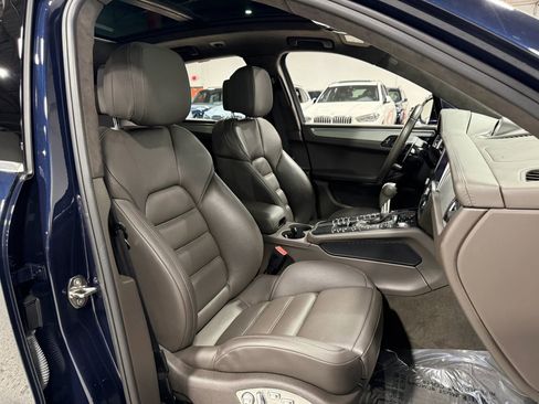 Used 2020 Porsche Macan Turbo image 53