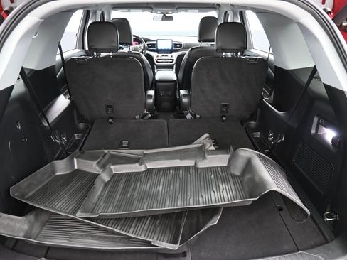 Used 2022 Ford Explorer XLT w/ Equipment Group 202A image 14