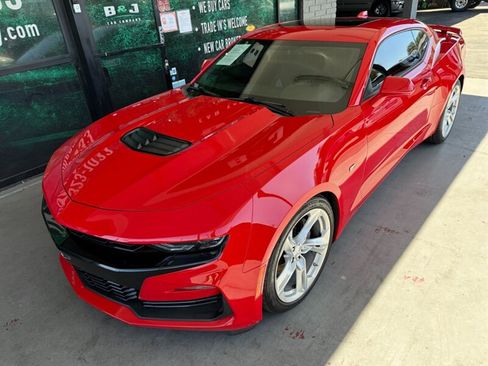 Used 2019 Chevrolet Camaro SS image 2