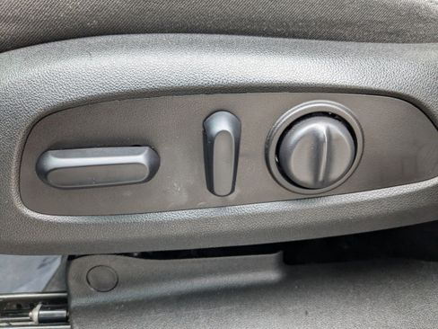 Used 2020 Chevrolet Equinox LT image 20