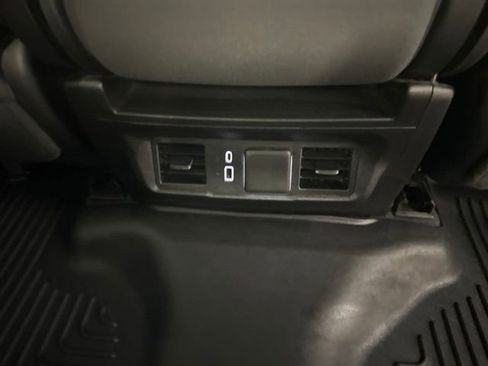 Used 2022 Chevrolet Silverado 1500 LT w/ Z71 Off-Road Package AWD/4WD image 23