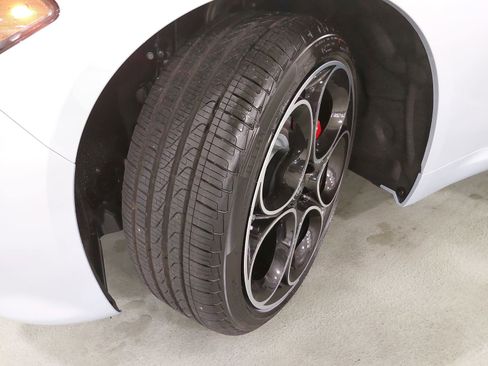 New 2025 Alfa Romeo Giulia w/ Veloce Package Rwd image 33