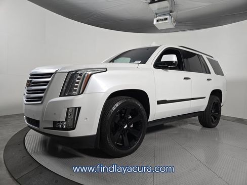 Used 2018 Cadillac Escalade Platinum AWD/4WD image 2