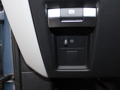 Used 2024 Land Rover Defender 110 S image 86