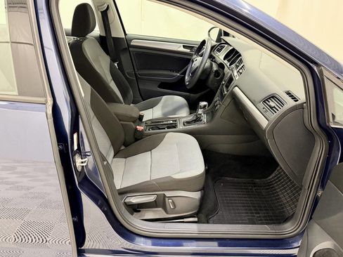 Used 2016 Volkswagen e-Golf SE w/ DC Fast Charging Package image 24