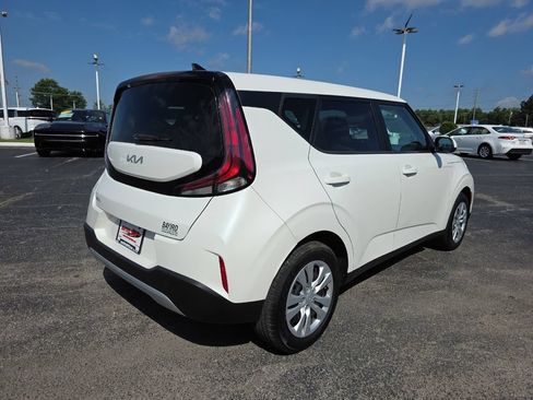Used 2023 Kia Soul LX FWD image 6