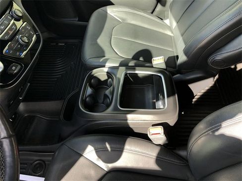 Used 2019 Chrysler Pacifica Touring-L Plus w/ Advanced Safetytec Group image 29