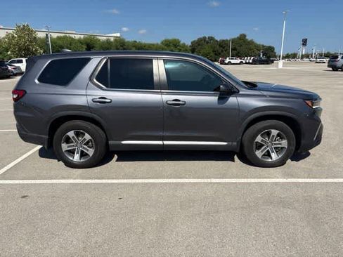 Used 2025 Honda Pilot EX-L image 6