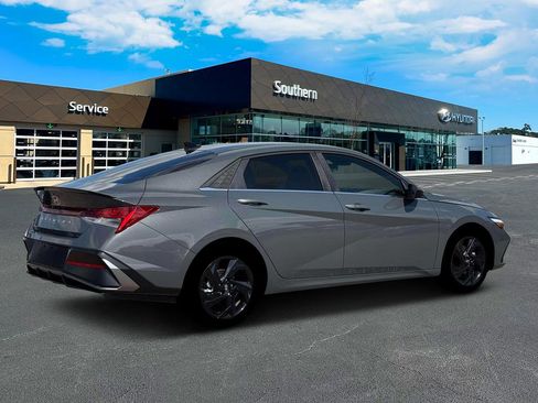 New 2026 Hyundai Elantra SEL Sport Premium FWD image 9