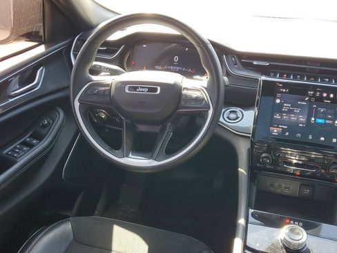 Used 2022 Jeep Grand Cherokee L Laredo AWD/4WD image 15