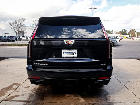 Used 2023 Cadillac Escalade ESV Sport w/ Touring Package image 9