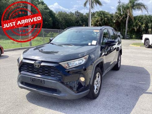 Used 2019 Toyota RAV4 XLE FWD image 1