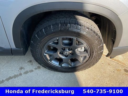 Certified 2025 Honda Pilot TrailSport image 13