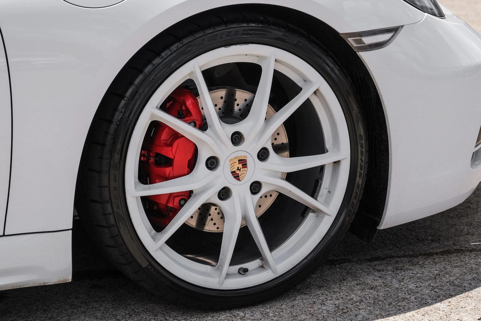 Used 2018 Porsche 718 Cayman S w/ Sportdesign Package RWD image 46