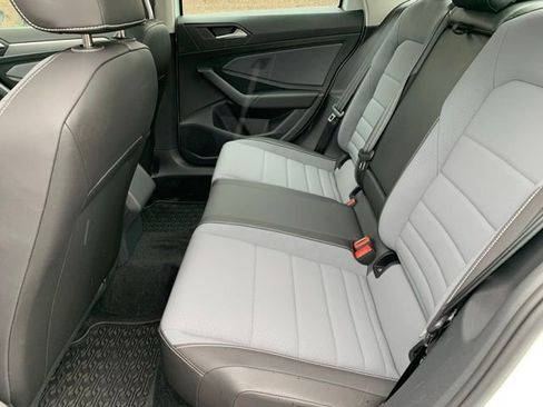 Used 2025 Volkswagen Jetta SE w/ Sunroof Package FWD image 12