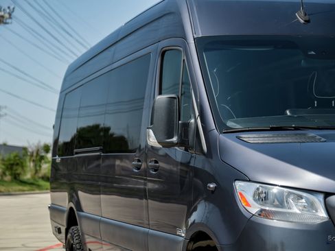 Used 2021 Mercedes-Benz Sprinter 3500 w/ Comfort Plus Package image 23