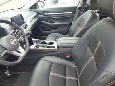 Used 2025 Nissan Altima 2.5 SR FWD image 11