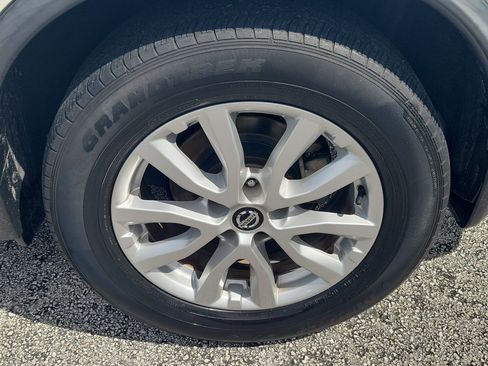 Certified 2019 Nissan Rogue SV FWD image 9