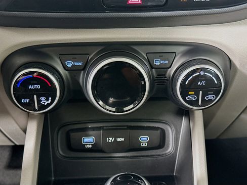 Used 2025 Hyundai Venue SEL FWD image 23