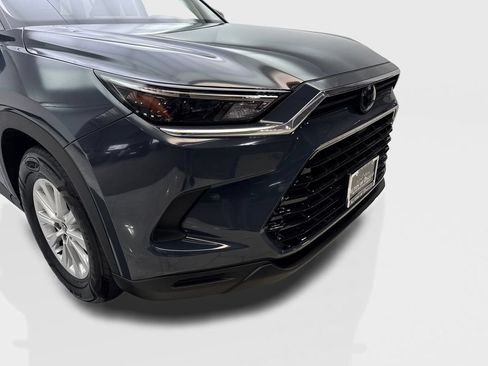 Used 2024 Toyota Grand Highlander AWD image 17