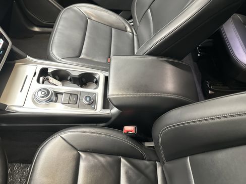 Used 2023 Ford Explorer XLT w/ Equipment Group 202A AWD/4WD image 41
