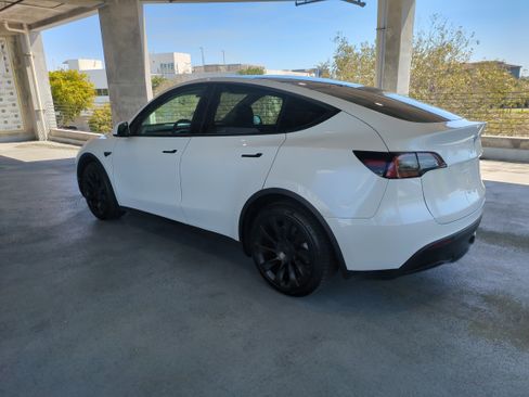 Used 2023 Tesla Model Y Long Range image 7