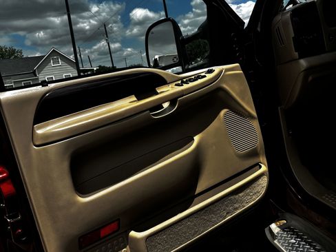 Used 2005 Ford F350 King Ranch AWD/4WD image 3