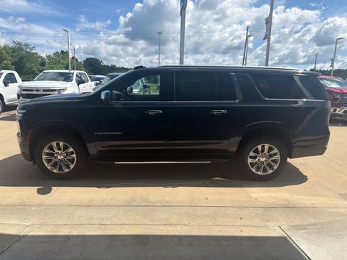 New 2026 Chevrolet Suburban Premier AWD/4WD image 2