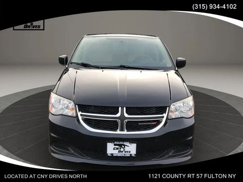 Used 2014 Dodge Grand Caravan SXT FWD image 2