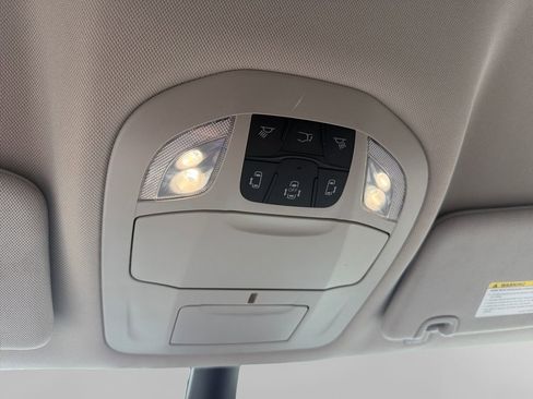 Used 2023 Chrysler Pacifica Touring-L image 23