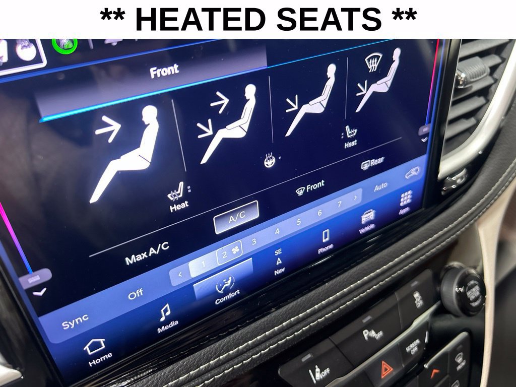Used 2024 Chrysler Pacifica Limited FWD image 16