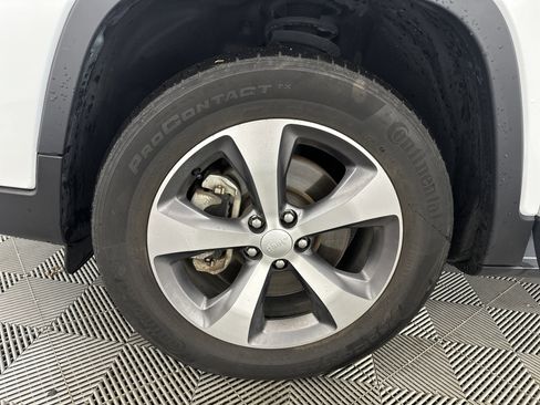 Used 2022 Jeep Cherokee Limited image 13