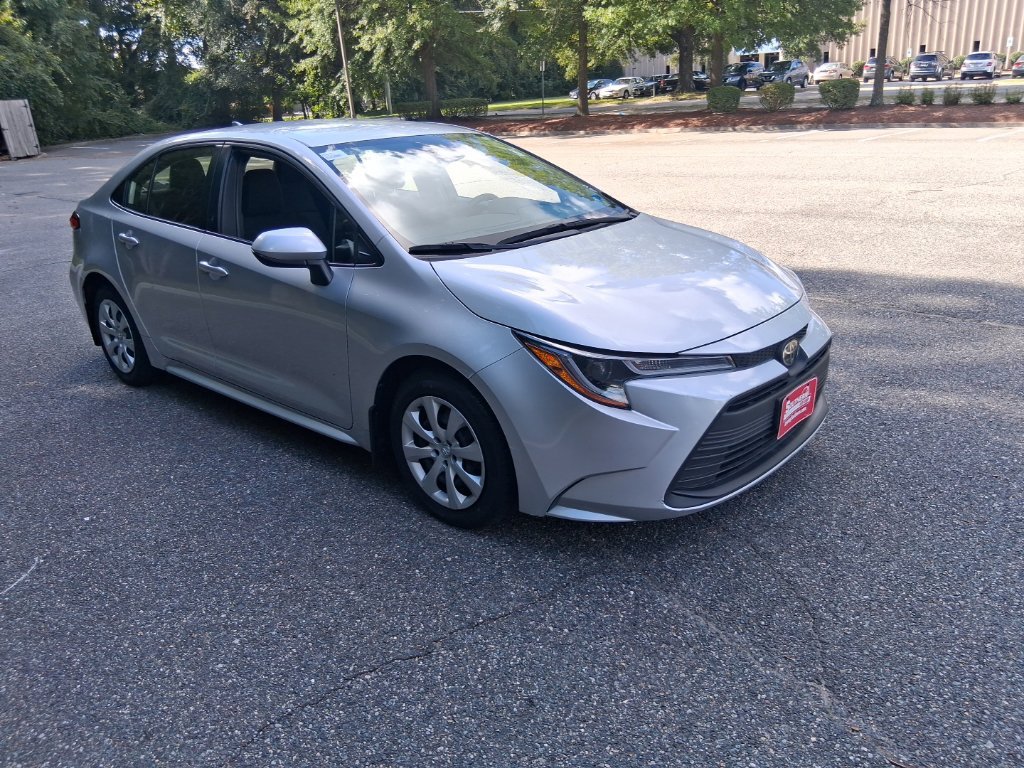 Used 2023 Toyota Corolla LE FWD image 3
