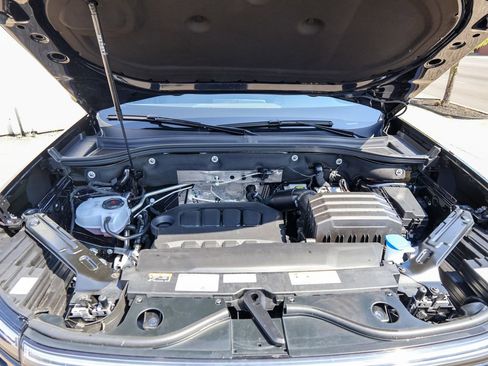 Certified 2025 Volkswagen Atlas Cross Sport SE image 30