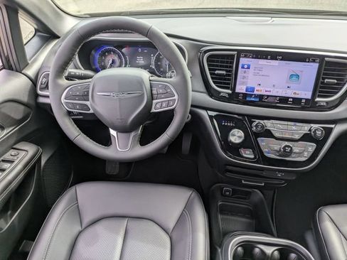 New 2026 Chrysler Voyager LX FWD image 19