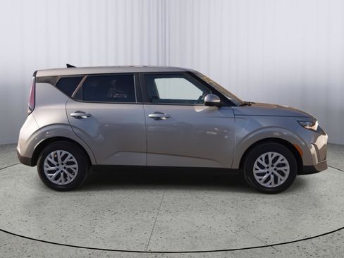 Used 2023 Kia Soul LX image 23