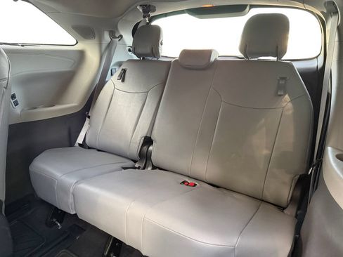 Used 2023 Toyota Sienna Limited AWD/4WD image 31