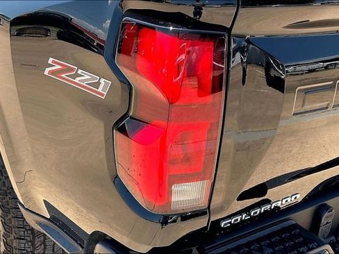 Used 2024 Chevrolet Colorado Z71 w/ Z71 Convenience Package 2 AWD/4WD image 23