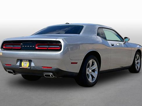 Used 2016 Dodge Challenger SXT RWD image 2