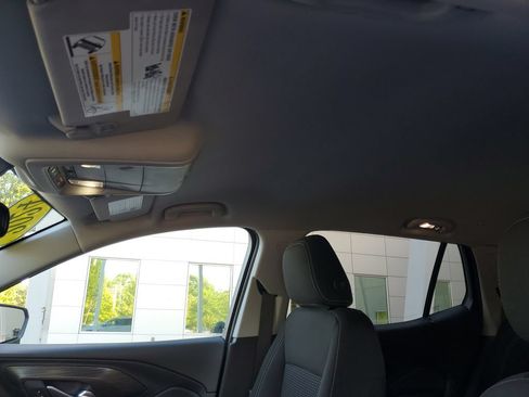 Used 2024 GMC Terrain SLE FWD image 16