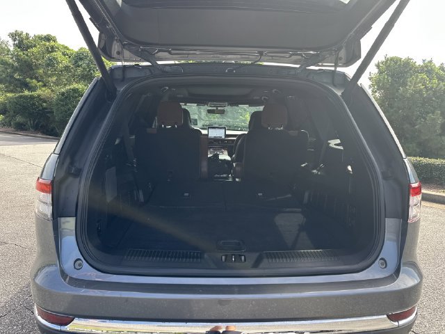 Used 2022 Lincoln Aviator Reserve w/ Equipment Group 201A AWD/4WD image 17